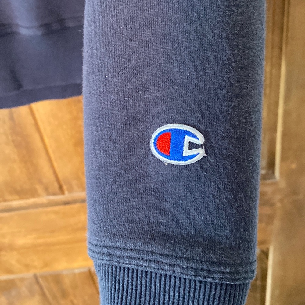 Champion Sweatshirt - Picture 4 of 5